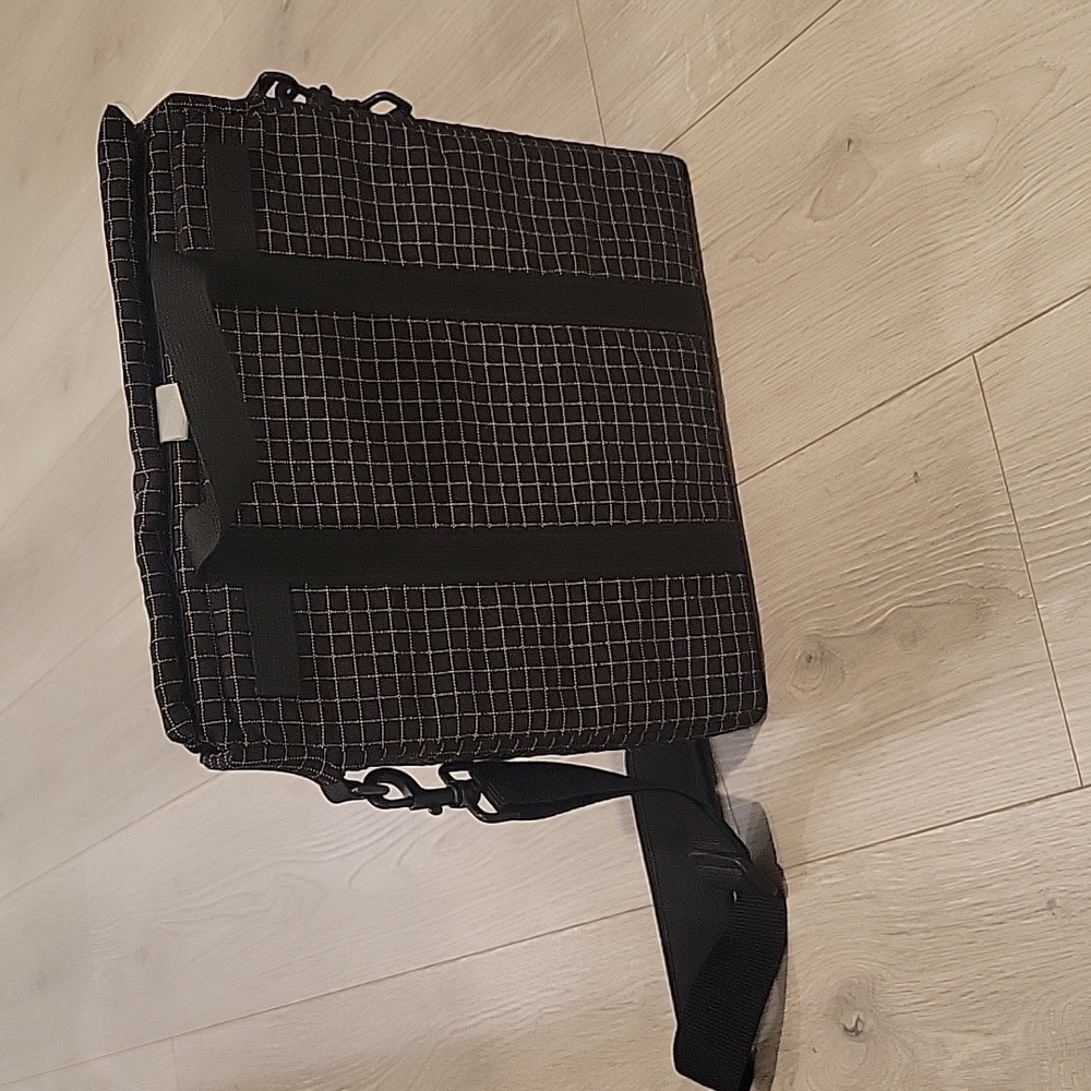 Tom Bihn Brain Cell Bag